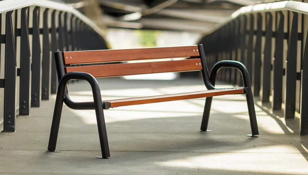 Parkové lavičky z oceli nebo litiny?