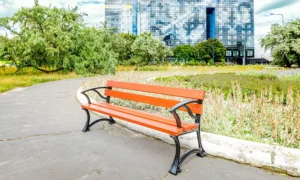 Ławka parkowa Łódzka z podłokietnikiem