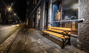 Ławka parkowa Łódzka z podłokietnikiem