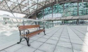 Lavička Vídeňská s loketní opěrkou