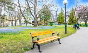 Lavička Vídeňská s loketní opěrkou