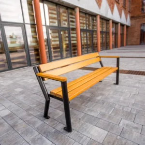 Lavička Gladiator s dřevěnou loketní opěrkou