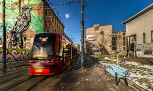 Lavička Gladiator s dřevěnou loketní opěrkou