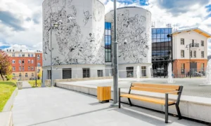 Lavička Gladiátor s loketní opěrkou