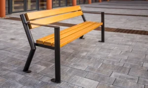 Lavička Gladiátor s loketní opěrkou