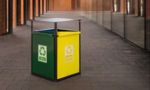 Odpadkový koš na tříděný odpad Bratek