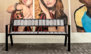 Lavička Gladiator WPC s loketní opěrkou