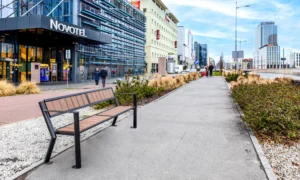 Lavička Gladiator WPC s loketní opěrkou