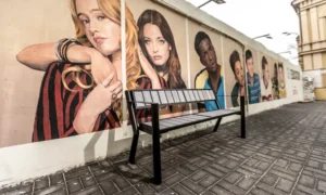 Lavička Gladiator WPC s loketní opěrkou