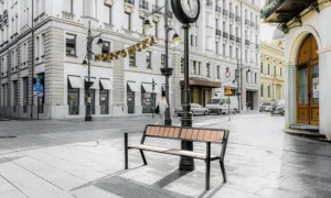 Lavička Gladiator WPC s loketní opěrkou