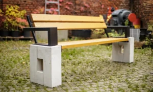 Lavička Roma s loketní opěrkou