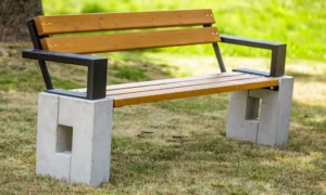 Lavička Roma s loketní opěrkou