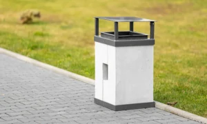 Odpadkový koš Roma se stíškou