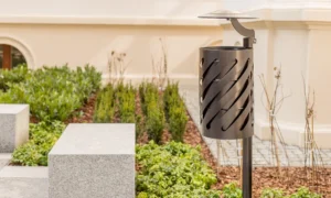 Odpadkový koš Sofia Bis se stříškou