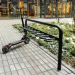 Stojan na skůtry a koloběžky Frida