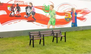 Lavička Agora s prostorem pro invalidní