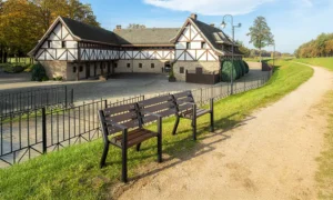 Lavička Agora s prostorem pro invalidní